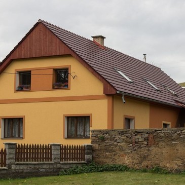 Pro mnoho odběratelů je změna dodavatele energií složitá, a tak raději platí o tisíce korun ročně více