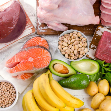 Prasklé koutky, akné i v dospělosti a neuropatie. Na vině může být nedostatek vitaminů B