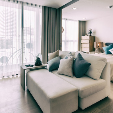 Pohráváte si s myšlenkou pronájmu přes Airbnb, ale chybí vám čas a zkušenosti? Víme, jak na to