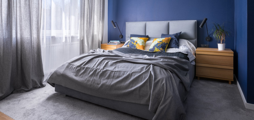 Plošné i kusové koberce pomohou vytvořit z ložnice oázu klidu a bezpečí