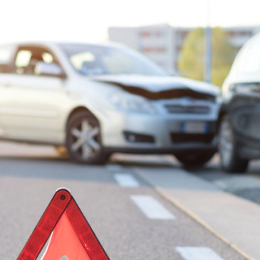 Vyrážíte do zahraničí autem? Přečtěte si, jak postupovat v případě autonehody