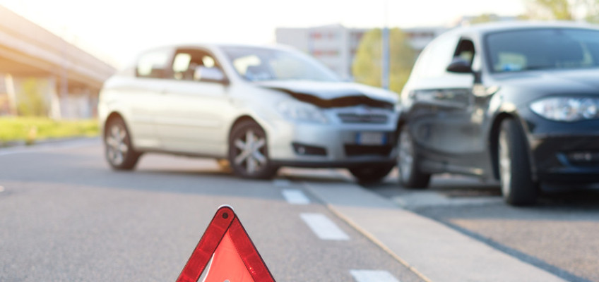 Vyrážíte do zahraničí autem? Přečtěte si, jak postupovat v případě autonehody