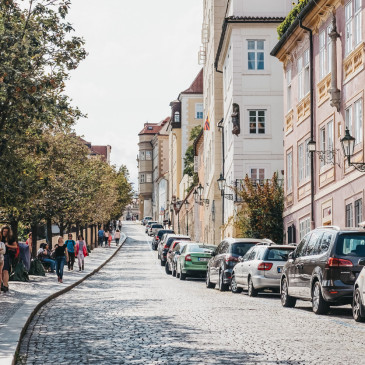 Krátkodobé pronájmy se již přes rok zmítají v krizi, čeká je spása?