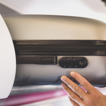 Pozor na zakázané předměty v letecké dopravě. Jaký je rozdíl mezi příručním a odbaveným zavazadlem