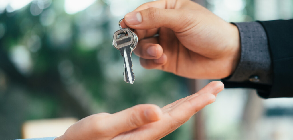 Real estate broker residential house rent listing contract. Offer of purchase house, rental of Real Estate. Giving, offering, demonstration, handing house keys.