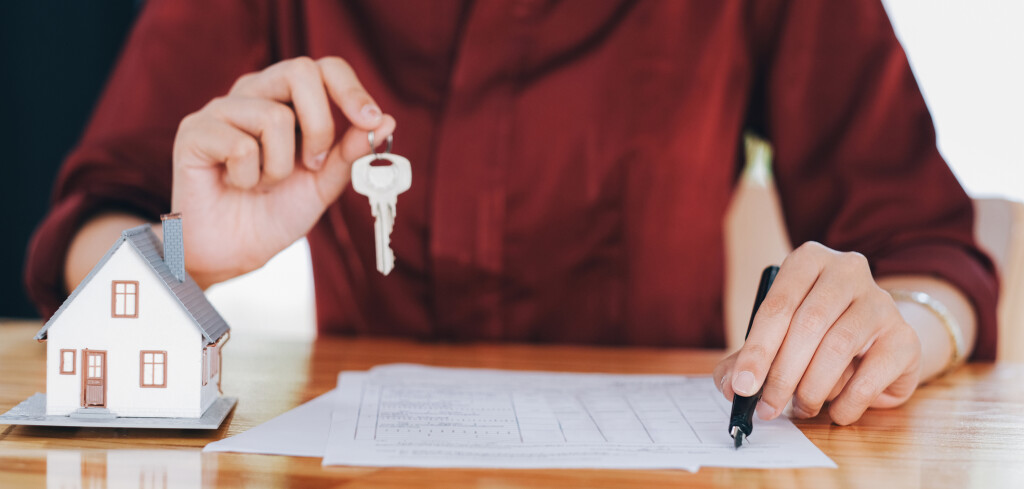 Real estate broker residential house rent listing contract. Offer of purchase house, rental of Real Estate. Giving, offering, demonstration, handing house keys.