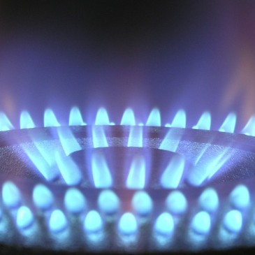 Změně dodavatele energií se většina Čechů brání, ušetřit tak přitom lze několik tisíc ročně