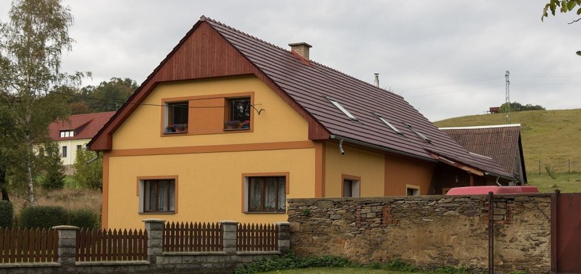 Pro mnoho odběratelů je změna dodavatele energií složitá, a tak raději platí o tisíce korun ročně více