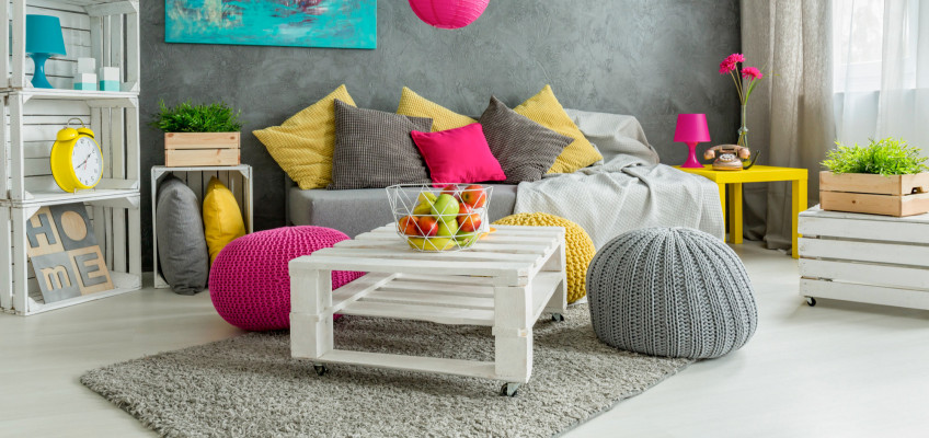 Léto na podlaze: ozdobte si interiér barvami a veselým designem kusových koberců