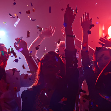 Firemní teambuilding, na který zaměstnanci jen tak nezapomenou? Jedině v party vlaku!