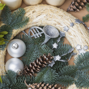První adventní neděle se neúprosně blíží. Už jste si vyrobili svůj vlastní adventní věnec?