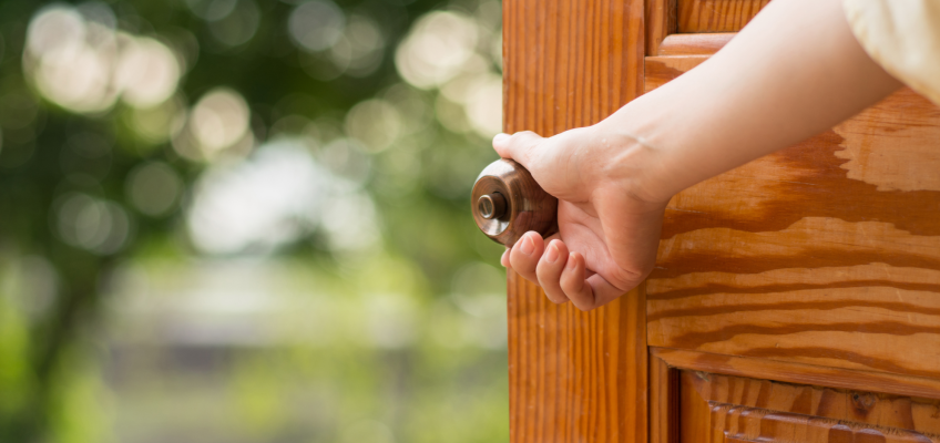 Pozor na levné bezpečnostní dveře. Bariéra mezi zloději a vaším domovem může být křehká