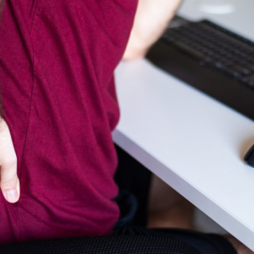 Platíte za home office bolavými zády? Přečtěte si, jak se tomuto problému vyhnout