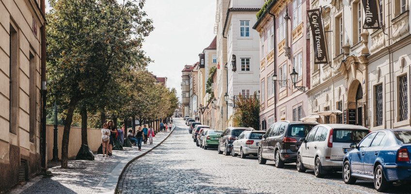 Krátkodobé pronájmy se již přes rok zmítají v krizi, čeká je spása?