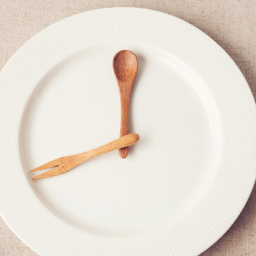 Přerušovaný půst a nízkosacharidová dieta. Jdou ruku v ruce?