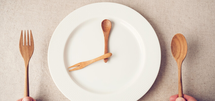Přerušovaný půst a nízkosacharidová dieta. Jdou ruku v ruce?