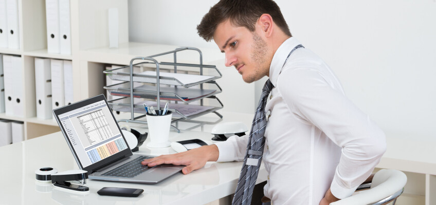 Ergonomicky nevhodný kancelářský nábytek představuje zdravotní rizika
