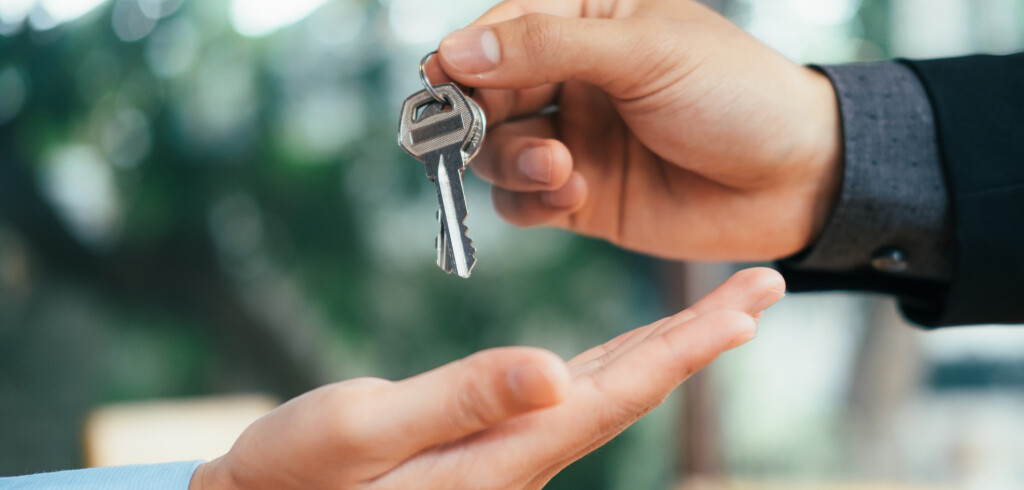 Real estate broker residential house rent listing contract. Offer of purchase house, rental of Real Estate. Giving, offering, demonstration, handing house keys.