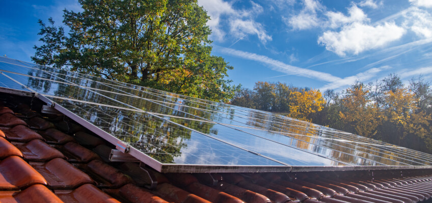 Ukládat nevyužitou energii z fotovoltaiky lze i do vody. Jak to funguje?
