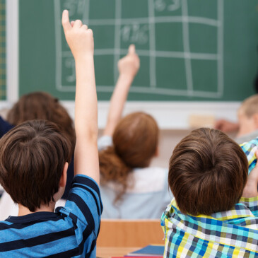 Na bolesti zad trpí i školáci. Prevencí je zdravé sezení ve školní lavici