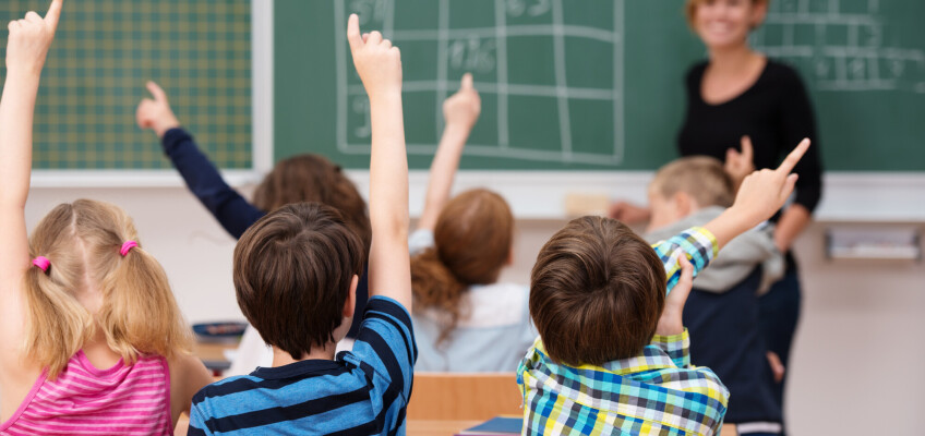 Na bolesti zad trpí i školáci. Prevencí je zdravé sezení ve školní lavici